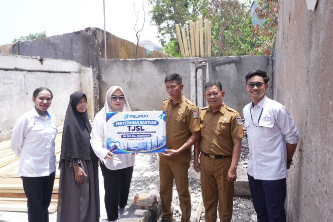 
 Pelindo Regional 4 Salurkan Bantuan bagi Korban Kebakaran di Makassar