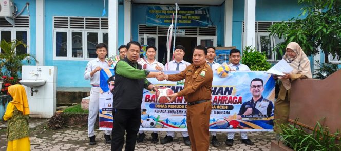 
 Dispora Aceh Tuntaskan Bantuan Olahraga di Lima SMA/SMK Agara, Masri Amin Suntik Semangat Generasi Emas