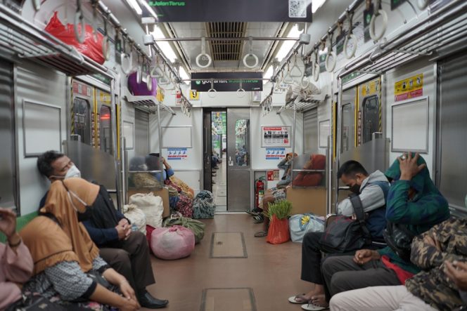 
 Bukan Sekadar Transportasi Murah, Ini Alasan Commuter Line Jadi Pilihan Warga