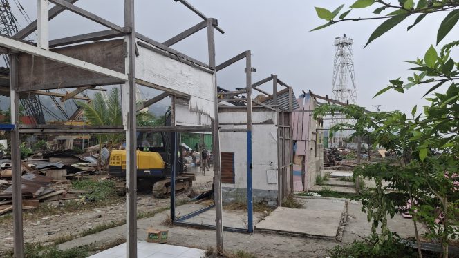 
 27 Lapak di Pasar Kelapa Dua Ditertibkan, Pemkab Fakfak Tegakkan Aturan dan Kembalikan Fungsi Kawasan
