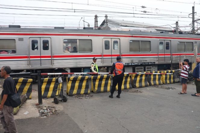 
 KAI dan Pemkot Bogor Tutup Perlintasan MA Salmun, Pengendara Dialihkan ke Jalur Alternatif