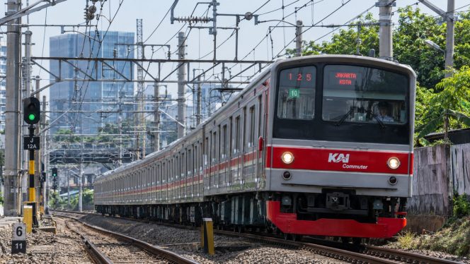 
 KAI Daop 1 Perketat Pengamanan Listrik KRL Hadapi Ancaman Petir dan Pohon Tumbang