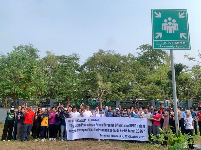 
 Peringati Sumpah Pemuda, DAMRI Mataram Dorong Kepedulian Lingkungan lewat Tanam Pohon