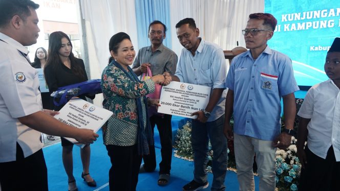 
 KKP Salurkan 100 Ribu Benih Lele di Bantul, Dorong Ekonomi Masyarakat