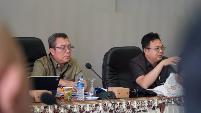 
 Executive Director 2 Pelindo Regional 2, Budi Prasetio saat bahas Pelabuhan Mentok 