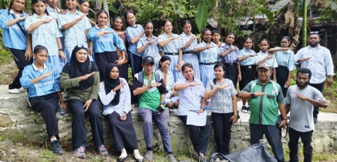 
 Tanam 10 Pala Tomandin di SMA Don Bosco Fakfak, Siswa Belajar Ketangguhan di Tengah El Nino
