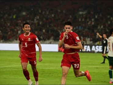 Justin Hubner (23) sukses merobek gawang Bangladesh di menit 45+1. Laga berkesudahan 9-2 bagi TImnas Indonesia, di Stadion Utama Gelora Bung Karno, pada Kamis ( 1/10/2026).