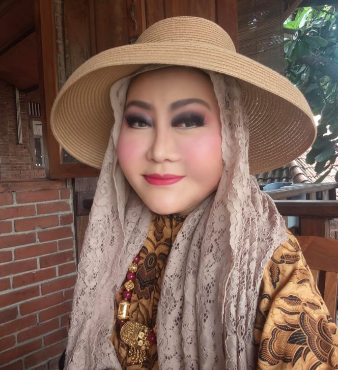 
 Erna Santoso: Batik Harus Dicintai Generasi Muda