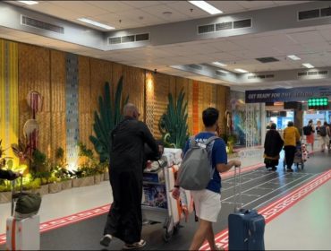 Penumpang di Bandara Lombok