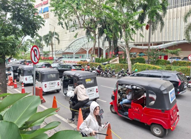 
 Kendaraan roda tiga