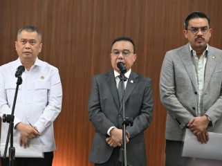 Menhub Dudy beraama anggota DPR dan Menteri UMKM