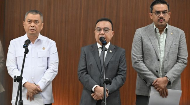 Menhub Dudy beraama anggota DPR dan Menteri UMKM
