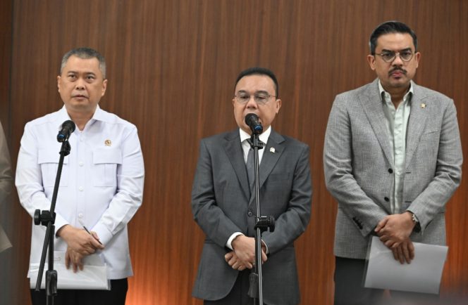 
 Menhub Dudy beraama anggota DPR dan Menteri UMKM