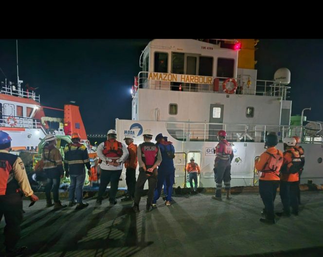 
 Kemenhub Dukung Pencarian 1 ABK Pascatenggelamnya MV Khatulistiwa 8 di Perairan Tuban