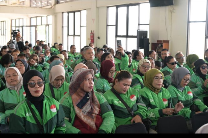 
 Mitra pengemudi Grab