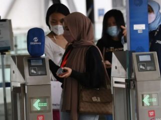 Pengguna jasa angkutan umum MRT