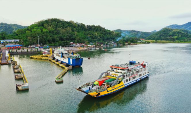 
 Penyeberangan lintas Padangbai-Lembar