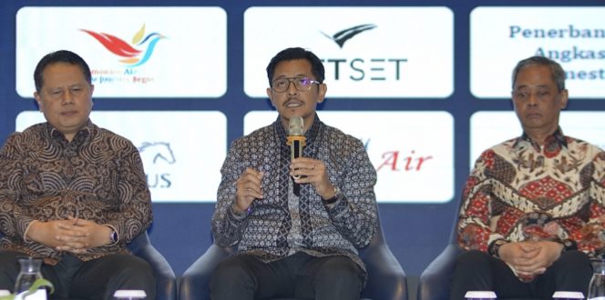 
 Ketua INACA (tengah)