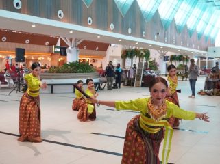 Tarian penyambutan tamu di BIZAM Lombok