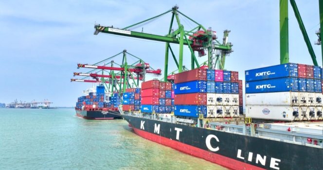 
 Arus Petikemas Terus Menguat, Terminal Teluk Lamong Catat 2,29 Juta TEUs