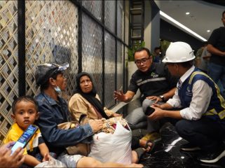 Dirut ASDP sambangi penumpang KMP Batumandi pascaevakuasi di Pelabuhan Merak