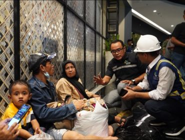 Dirut ASDP sambangi penumpang KMP Batumandi pascaevakuasi di Pelabuhan Merak