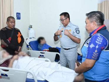 Dirut Jasa Raharja menjenguk penumpang KMP Batumandi yang terbakar di Merak