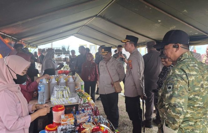 
 Tekan Inflasi dan Jaga Daya Beli, Pemkab Fakfak Gelar Gerakan Pangan Murah Peringati Hari Pangan Sedunia ke-46