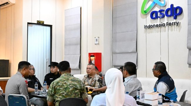 Menhub Dudy bersama jajaran ASDP