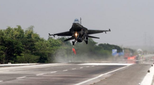 Pesawat tempur milik TNI AU