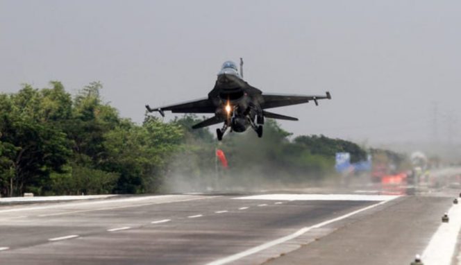 
 Pesawat tempur milik TNI AU