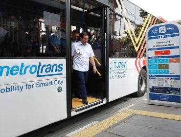 Gubernur DKI Jakarta turun dari Metrotrans (ist)