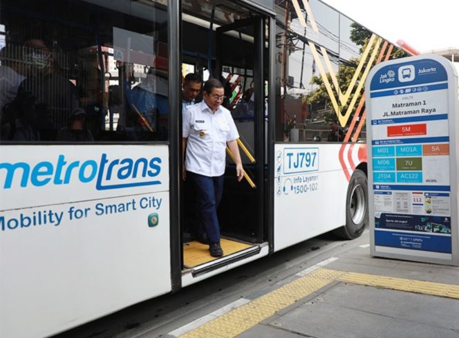 
 Gubernur DKI Jakarta turun dari Metrotrans (ist)