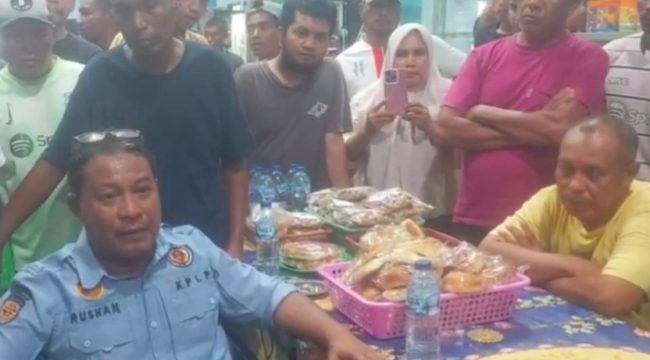 Kepala KSOP Ternate bersama Motoris