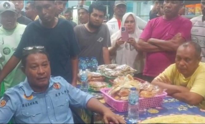 
 Kepala KSOP Ternate bersama Motoris