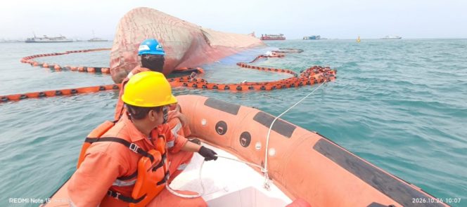 
 Pemasangan Bouy dan Oil Boom