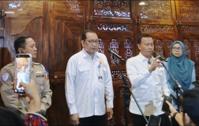 
 Dirjen Aan memberi keterangan pada pers