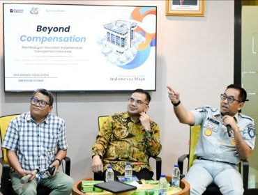 Dirut Jasa Raharja tengah presentasi
