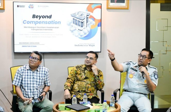 
 Dirut Jasa Raharja tengah presentasi