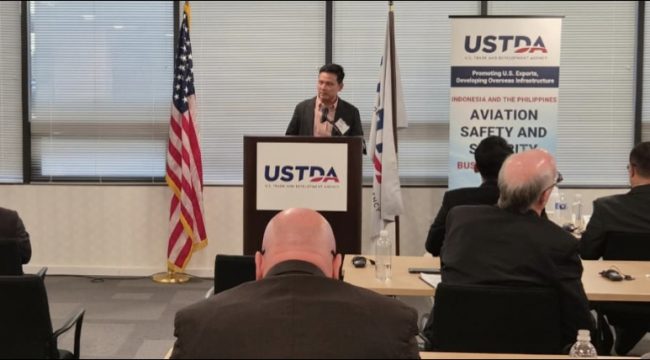 Direktur Teknik AirNav Indonesia saat paparan di Amerika Serikat