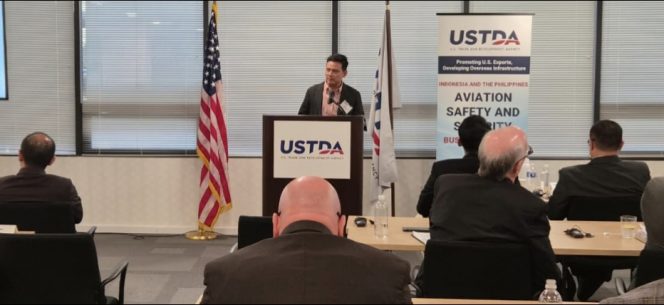 
 Direktur Teknik AirNav Indonesia saat paparan di Amerika Serikat