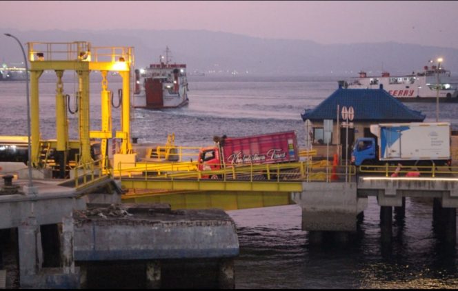 
 Layanan di Pelabuhan Penyeberangan