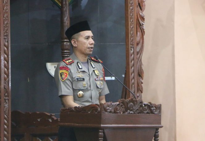 
 Rangkul Warga di Waktu Subuh, Kapolres Fakfak Ajak Jaga Toleransi dan Keselamatan Anak