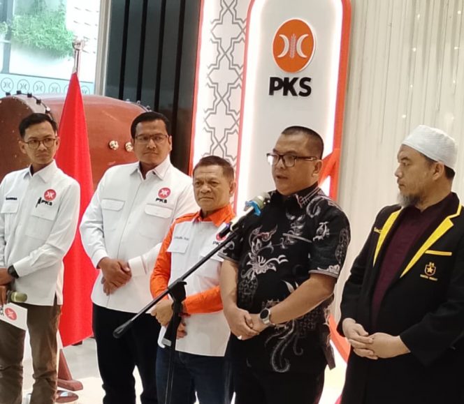 
 Denny Sambangi PKS, Putusan MK dan MA Jadi Sorotan Baru dalam Desakan Pemakzulan Gibran