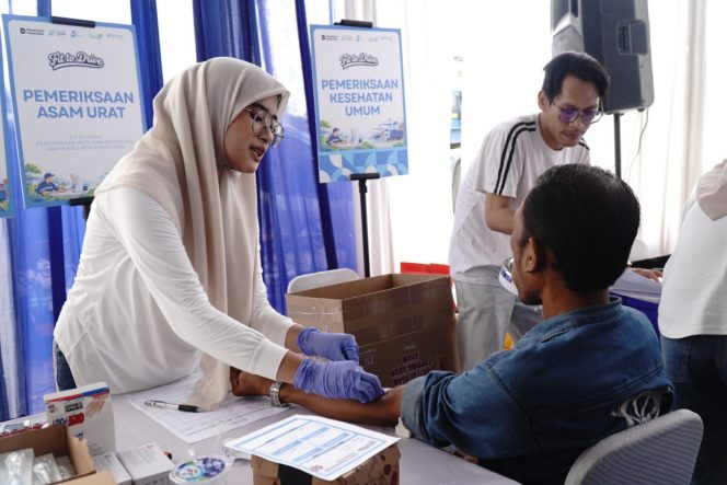 
 Cegah Risiko Kecelakaan, IPC TPK Berikan Layanan Kesehatan dan Kacamata Gratis bagi Sopir Truk