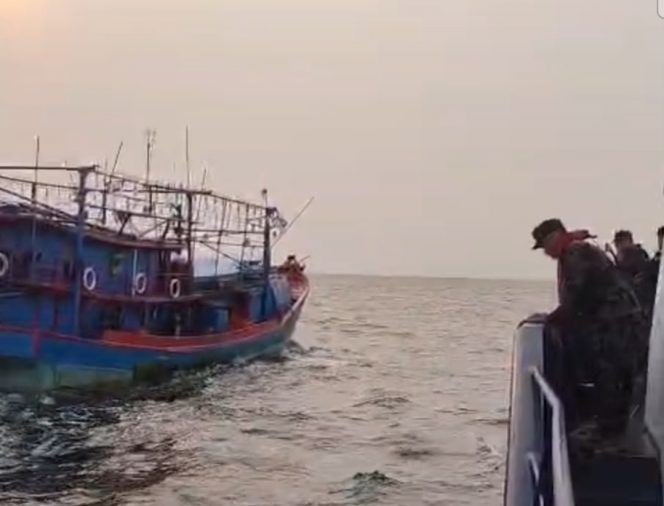 
 Viral Dugaan Penganiayaan Awak Kapal, KKP Amankan KM Maulana 23 di Laut Aru