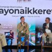 Direktur Komersial KAI Dendy Kurniawan memaparkan lima inovasi layanan dalam peluncuran Program Reactivation Campaign #AyoNaikKereta di Hutan Kota GBK, Jakarta Pusat, Rabu (28/10/2026). Acara tersebut turut dihadiri brand ambassador KAI, Ananda Omesh, dan dipandu oleh pembawa acara (MC).